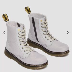 Dr. Marten’s YOUTH COMBS EXTRA TOUGH POLY CASUAL
BOOTS, Sz 5 NWOT